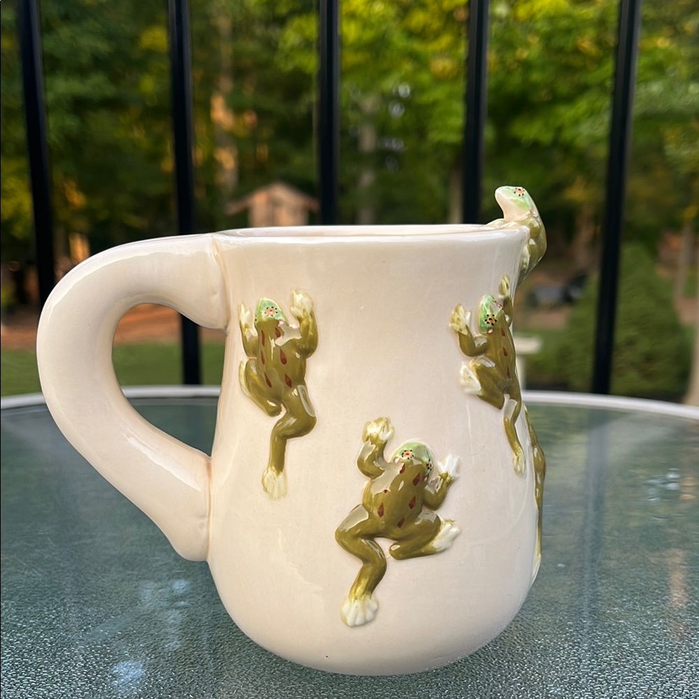 Frog Themed Ceramic Mug - Picture 3 of 11